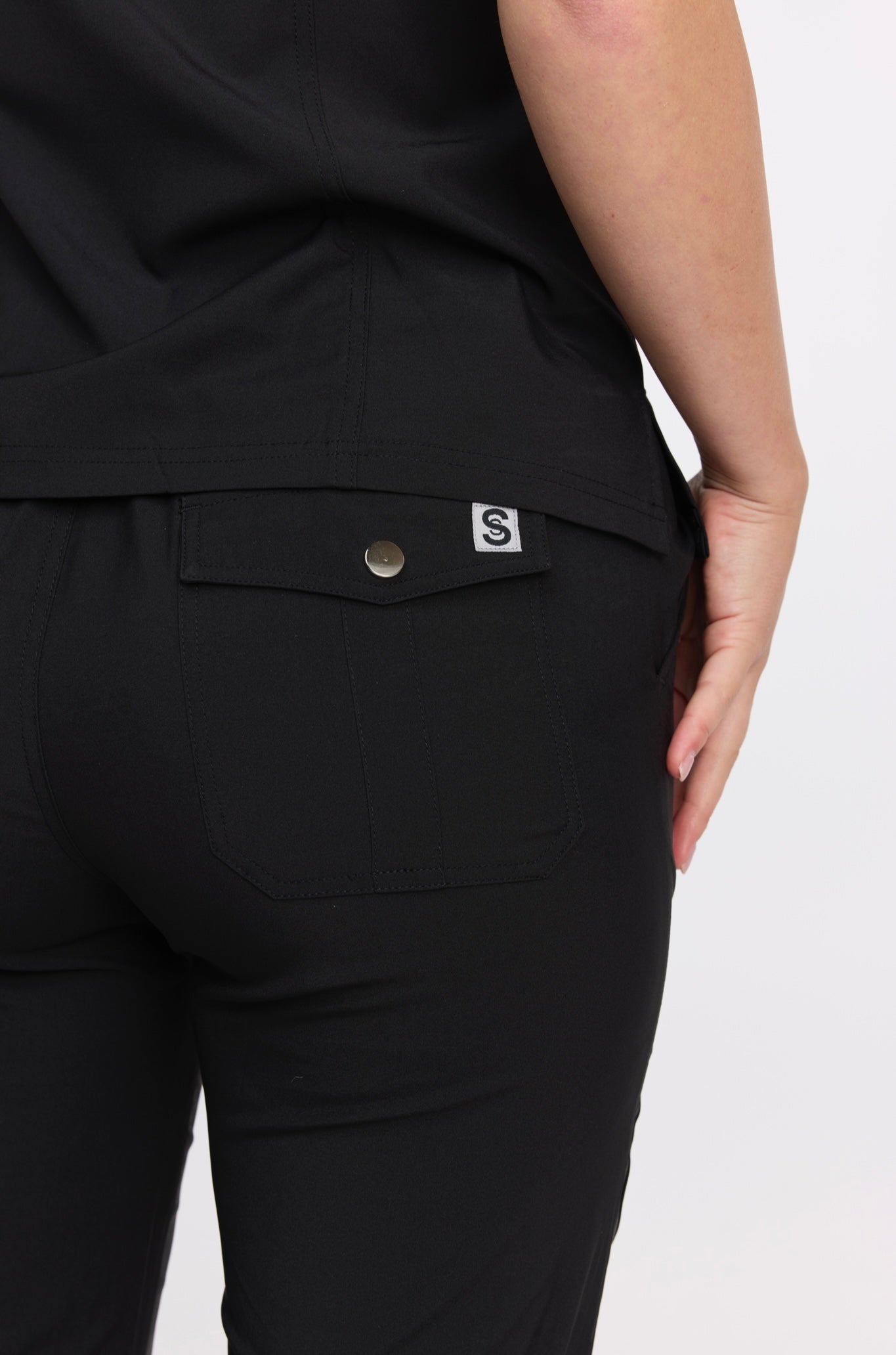 ESSENTIAL SCRUB SET - CARBON BLACK